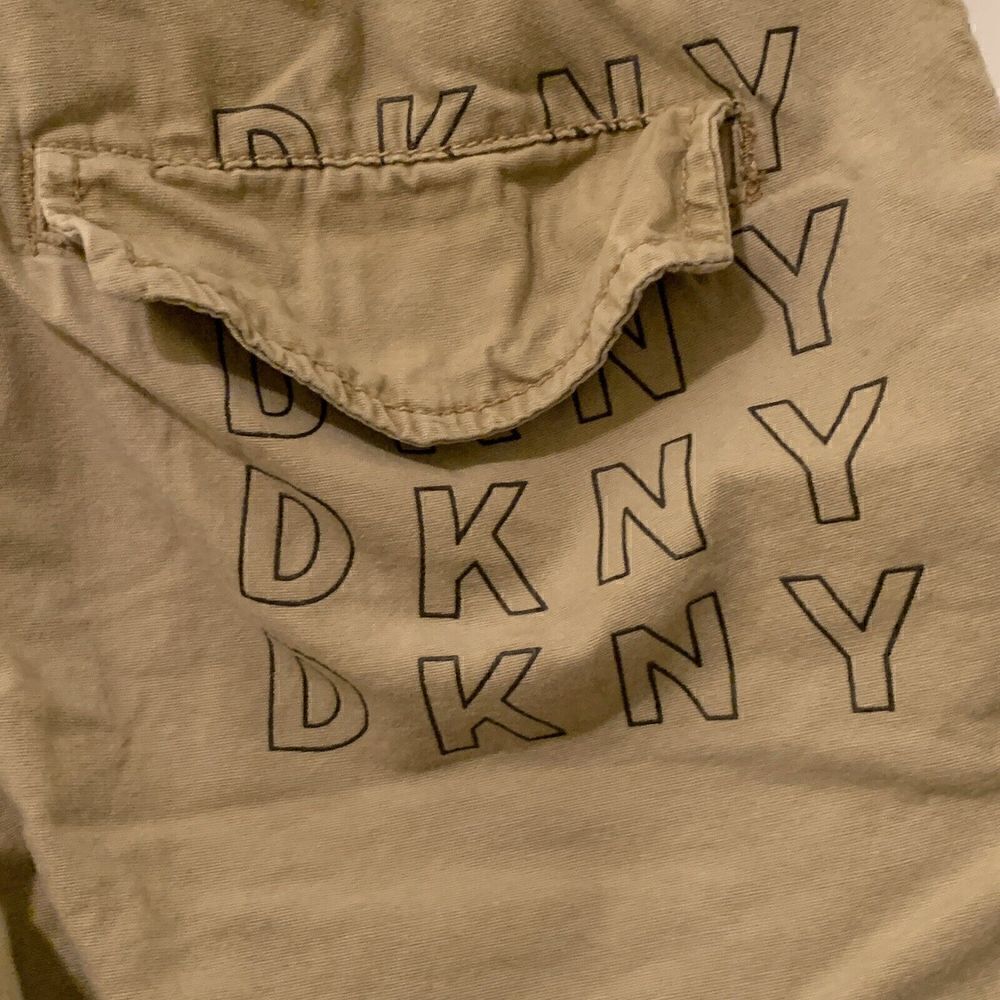 DKNY Boys Shorts Tan Beige Pockets Drawstring 100% Cotton Casual Small - Picture 3 of 4